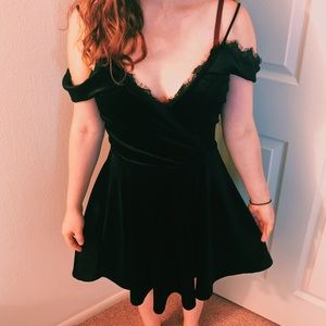 Black velvet dress ✨5 FOR $25✨